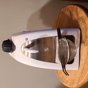 Brilliant Spa personal steam cleaner for jewelry.